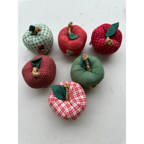 6 Vintage Fabric Country Apples Ornaments Pin Cushion Shelf Sitter Teachers - Picture 1 of 2